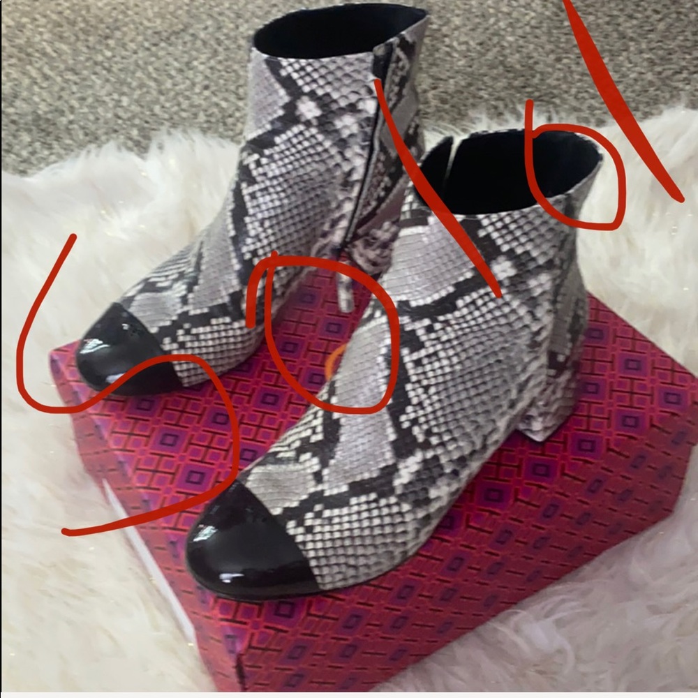 Tory Burch boots size 9.5